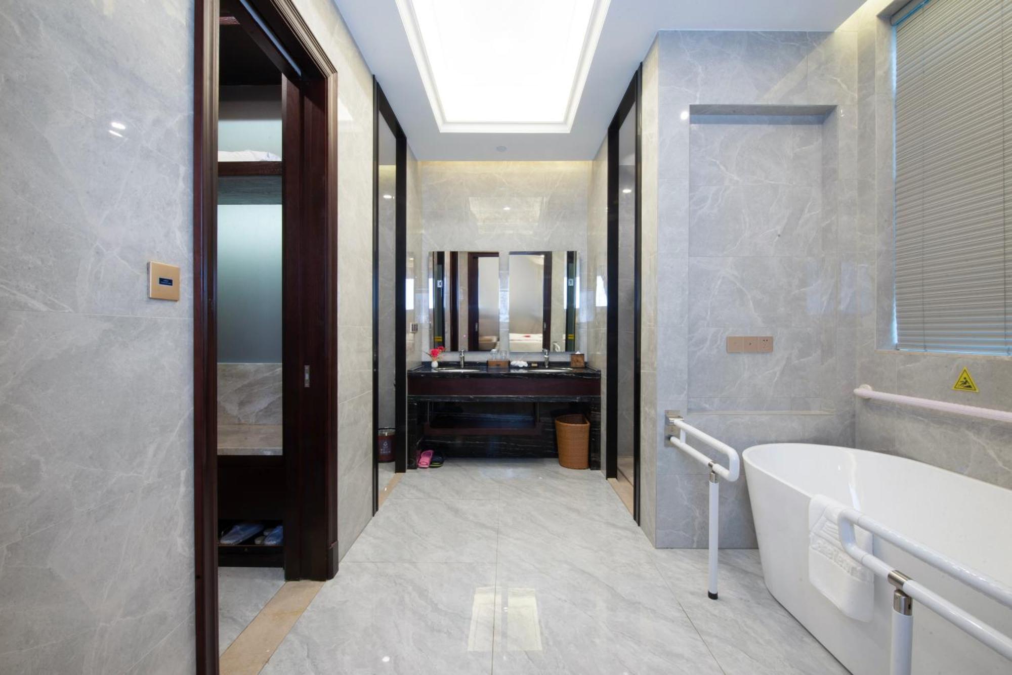 Shenzhen Silver Lake Conference Center Hotel Exterior photo